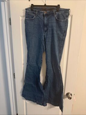 Wrangler Dark Blue Flare Jeans - High-Rise Wide Leg 33x36